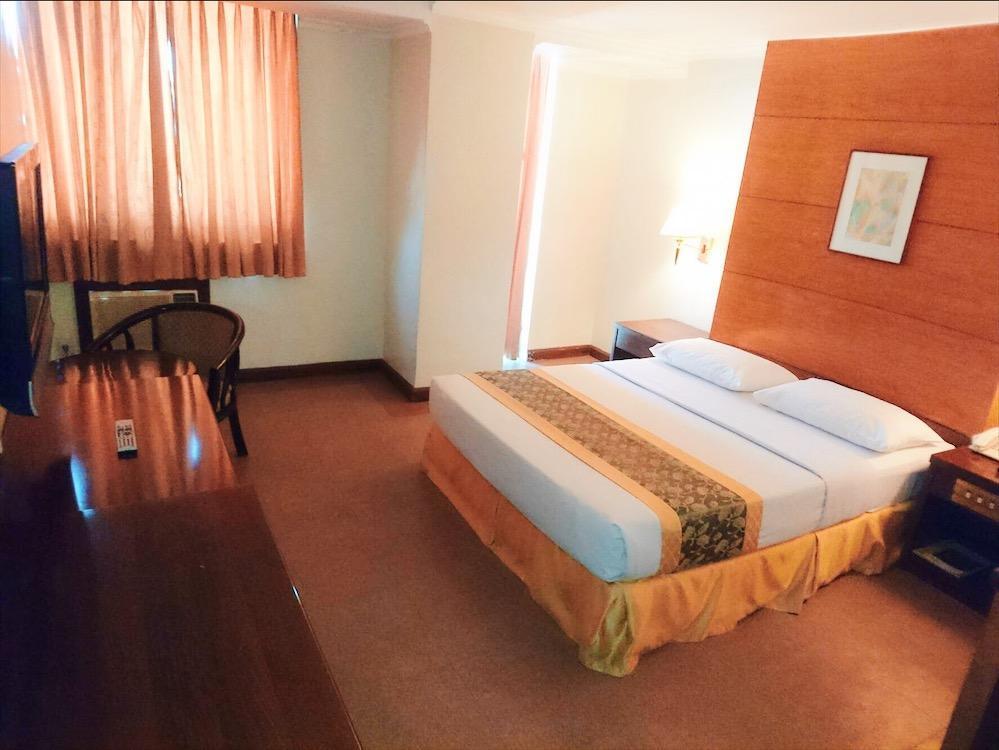 Iloilo Business Hotel Dış mekan fotoğraf