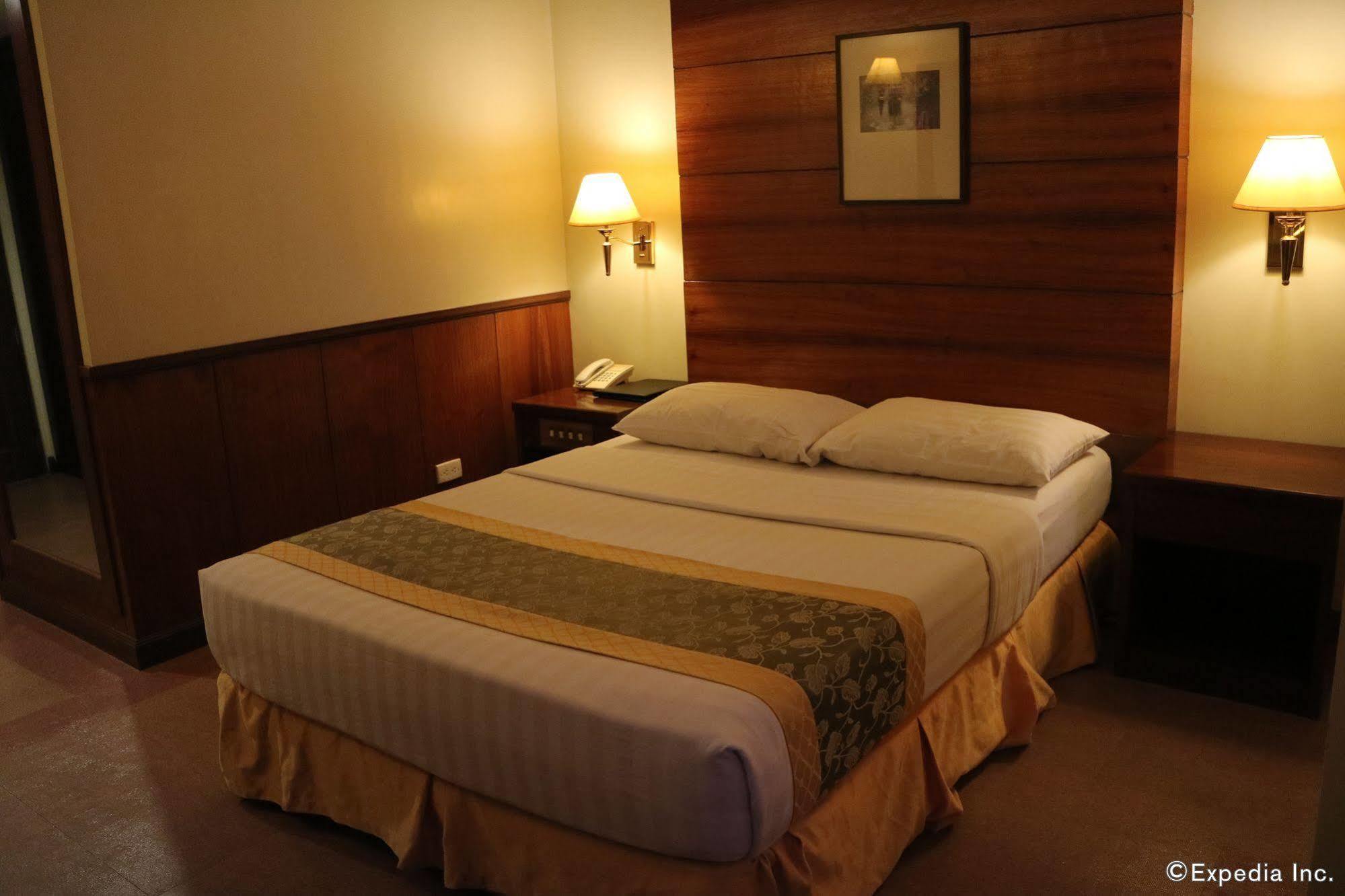Iloilo Business Hotel Dış mekan fotoğraf