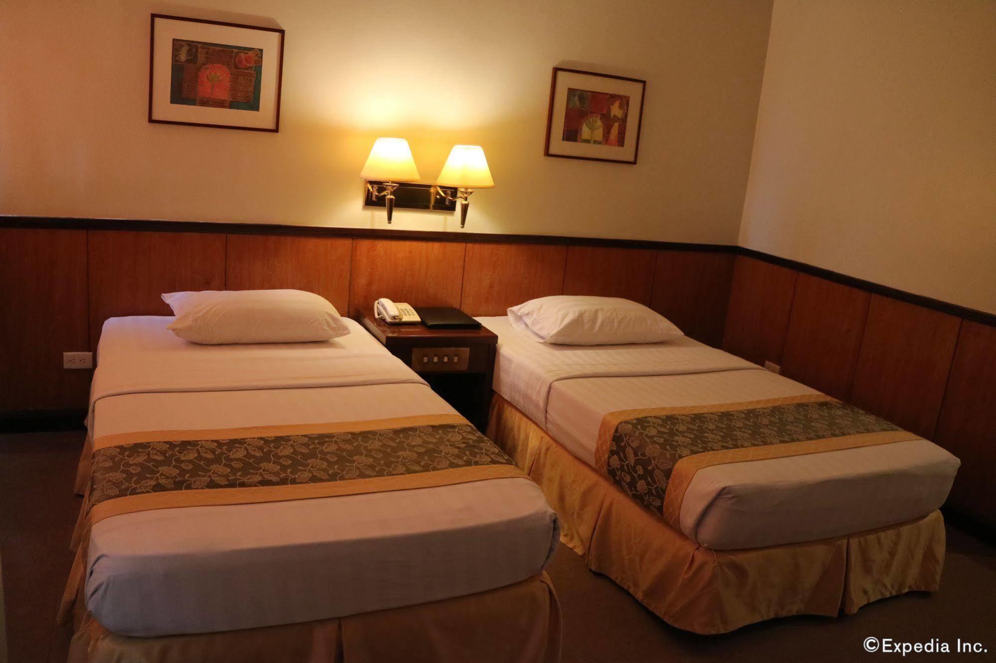 Iloilo Business Hotel Dış mekan fotoğraf